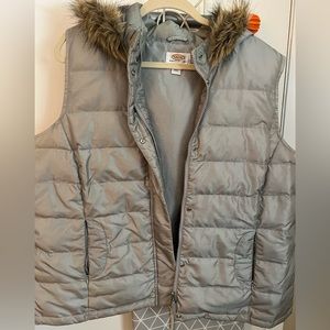 Talbots Woman Petites vest size 2x with removable faux fur hood